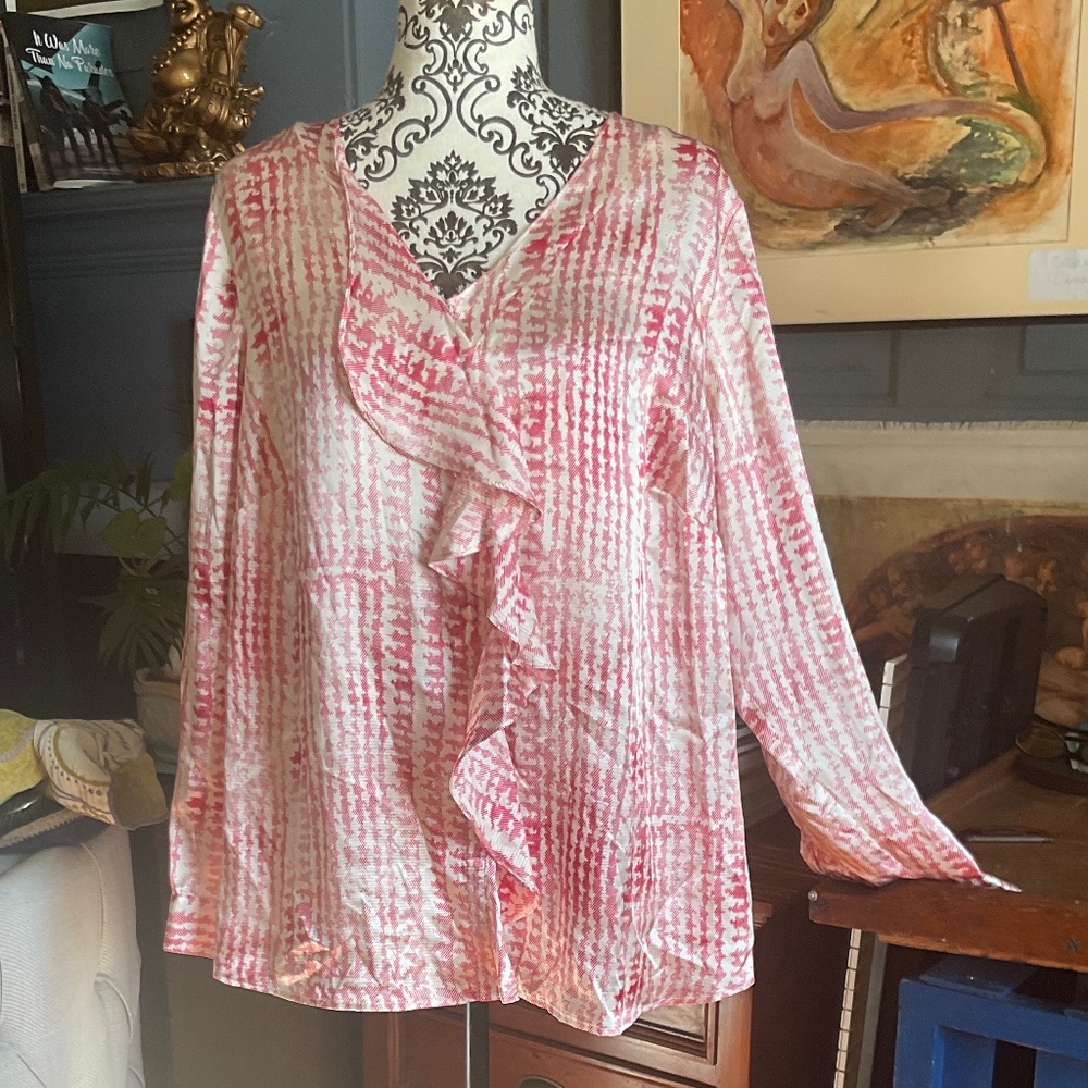 NWT RUFFLE NECKLINE BLOUSE SIZE 1X